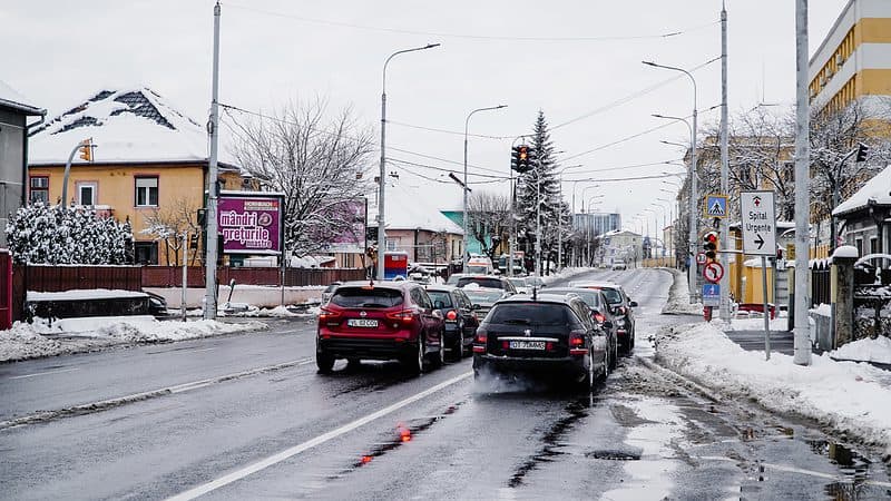 VIDEO FOTO: Cum se circulă în Sibiu după ninsoarea abundentă - Principalele artere au fost curățate