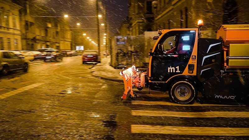 VIDEO FOTO: Se circulă în condiții de iarnă la Sibiu - Drumul spre Păltiniș, acoperit cu zăpadă