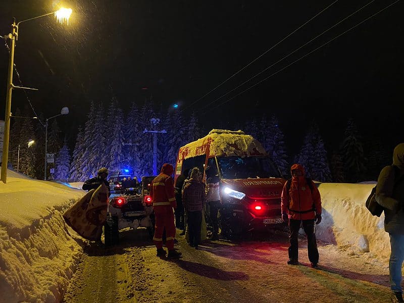 VIDEO FOTO: Treizeci de turiști evacuați de la cabana Șanta - Intervin pompierii, salvamontiștii și jandarmii