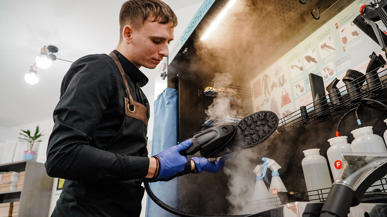 VIDEO - Shoes Time, prima curățătorie modernă de pantofi din Sibiu