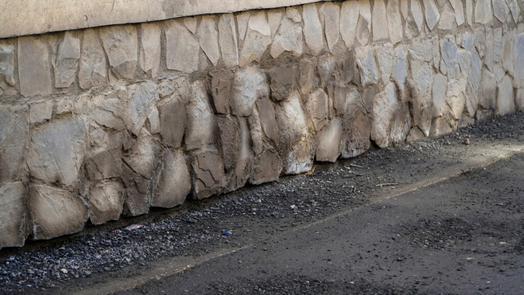 primăria despre cea mai ”ciuruită” stradă cu gropi din sibiu - ”va fi modernizată. până atunci va fi întreținută prin balastare”