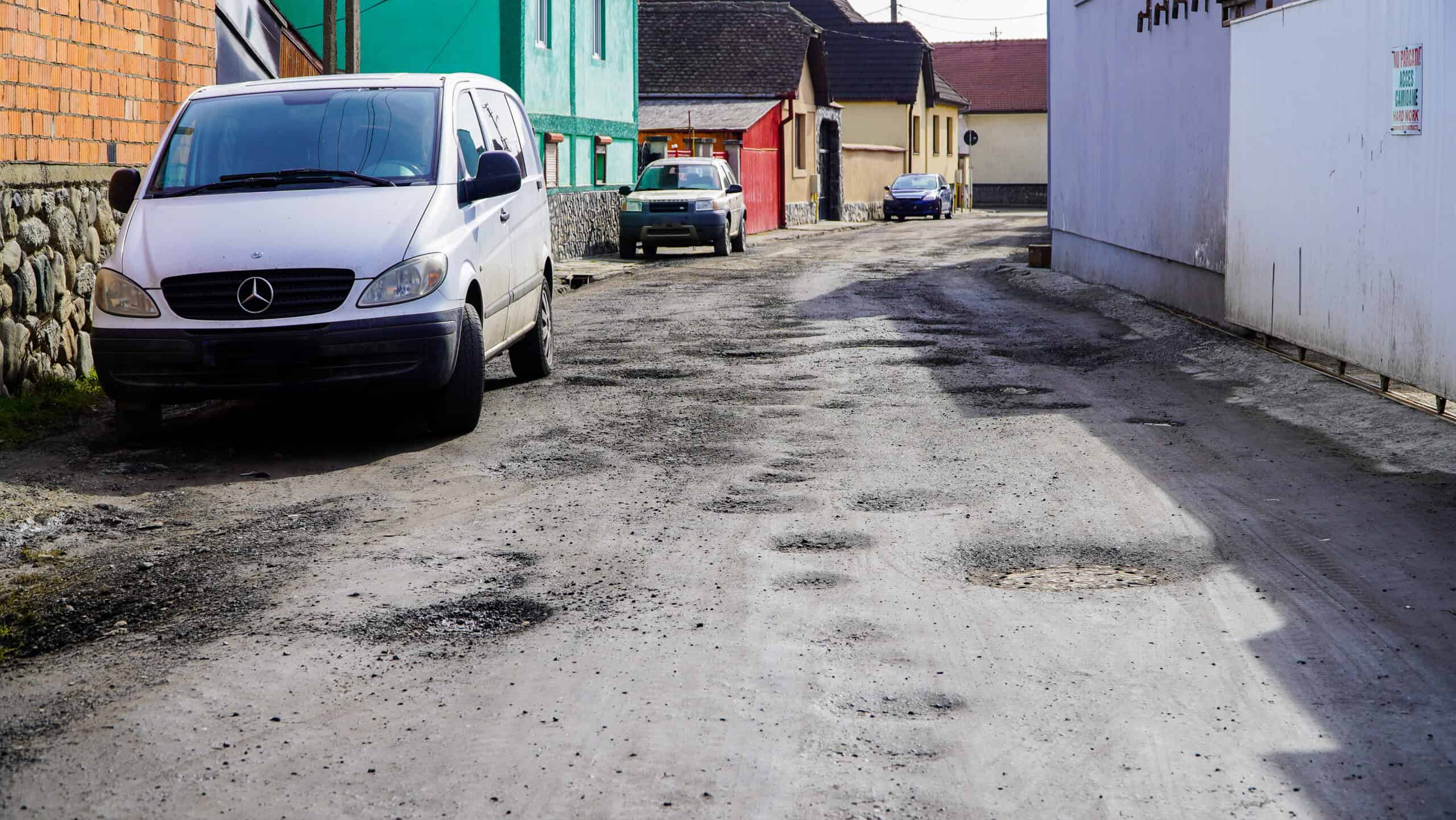 strada din sibiu care arată mai rău ca după un război - locatar: "doar cu promisiunile am rămas"