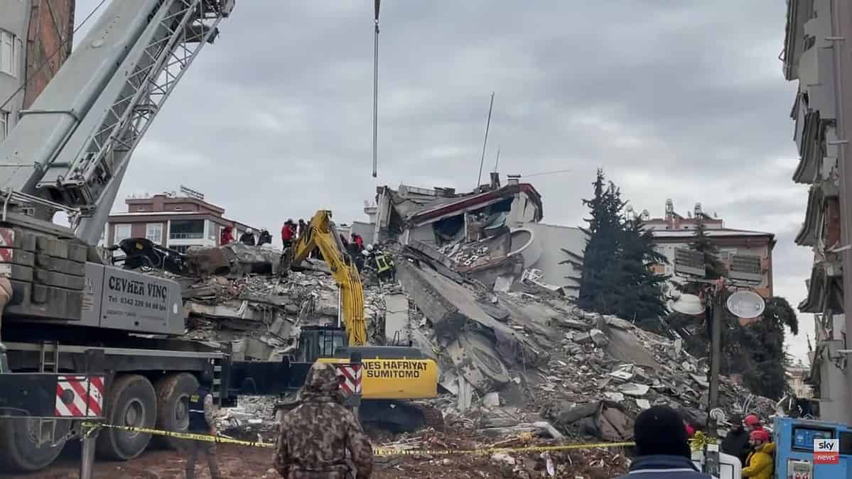 video turcia ”lovită” de un nou cutremur marți dimineață - aproape 6.000 de clădiri sunt distruse