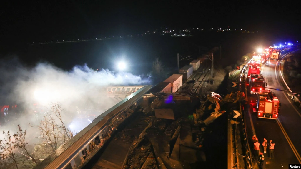 accident feroviar în grecia - cel puțin 32 de morți după ce două trenuri s-au ciocnit