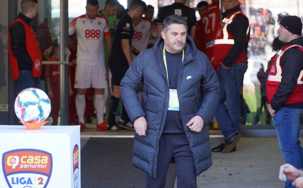 antrenorul șelimbărului, claudiu niculescu este supărat pe defensivă: ”primim două goluri cu capul, deși avem echipă cu talie”