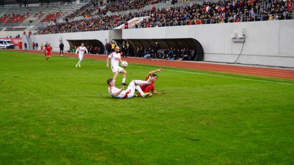 foto șelimbăr pierde cu dinamo, la primul meci pe noua arenă din sibiu - arbitraj potrivnic pentru echipa lui claudiu niculescu