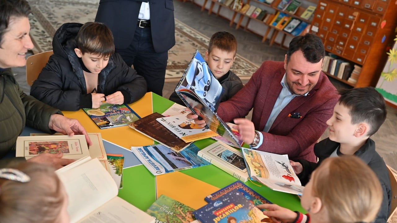 Muzeul Brukenthal și Biblioteca Astra din Sibiu au donat peste 1.500 de cărți în Republica Moldova