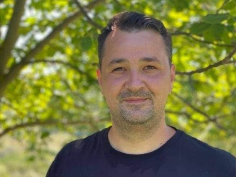 profesorul din sibiu care îi învață engleză gratis pe copiii mai săraci - bogdan mira: „scopul a fost să-i pregătim pentru viață”