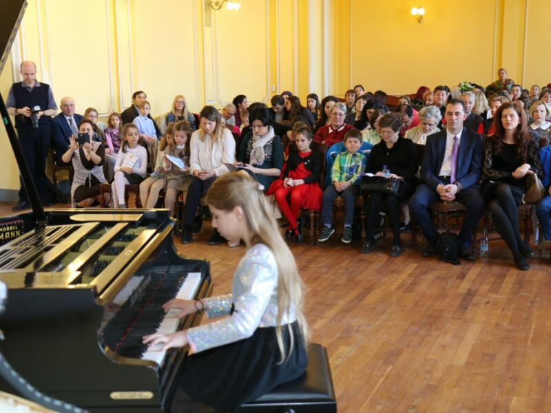 pregătește-te pentru un weekend plin de muzică la concursul național de pian din sibiu - intrare gratuită