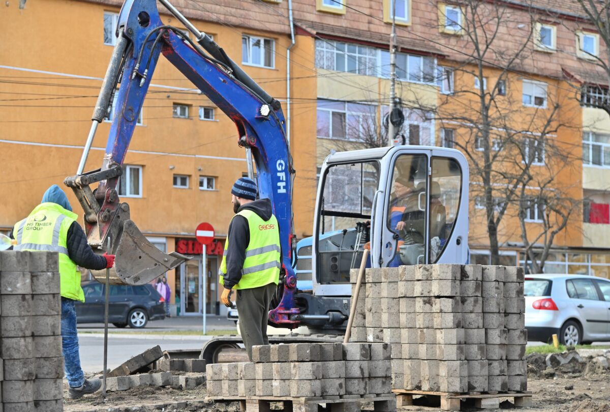 Se reiau lucrările de modernizare din Terezian - Pistă pentru biciclete și gazon cu sistem de irigații