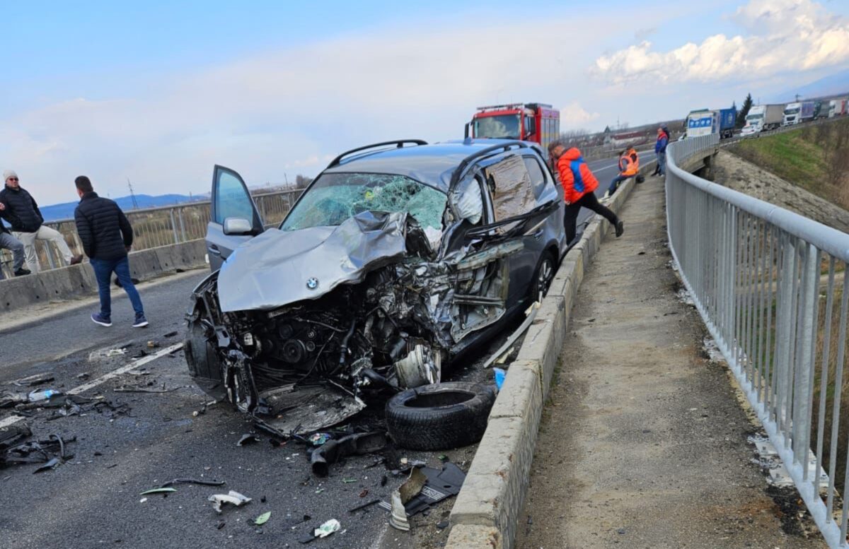 update foto accident pe centura avrigului - coliziune între o mașină și un camion