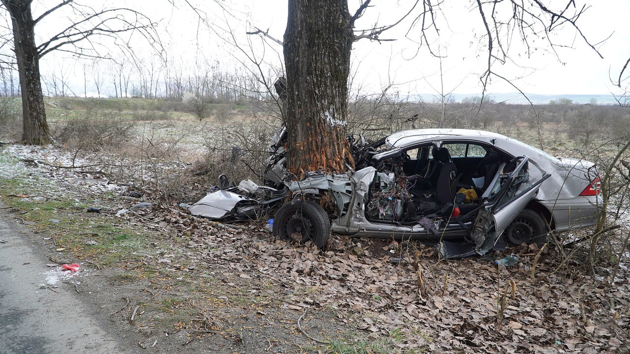 foto: dennis este tânărul mort în accidentul dintre sibiu și poplaca - mașina, un morman de fiare