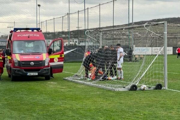 Panică la amicalul CFR - FC Hermannstadt. Ambulanța a intrat de urgență pe teren