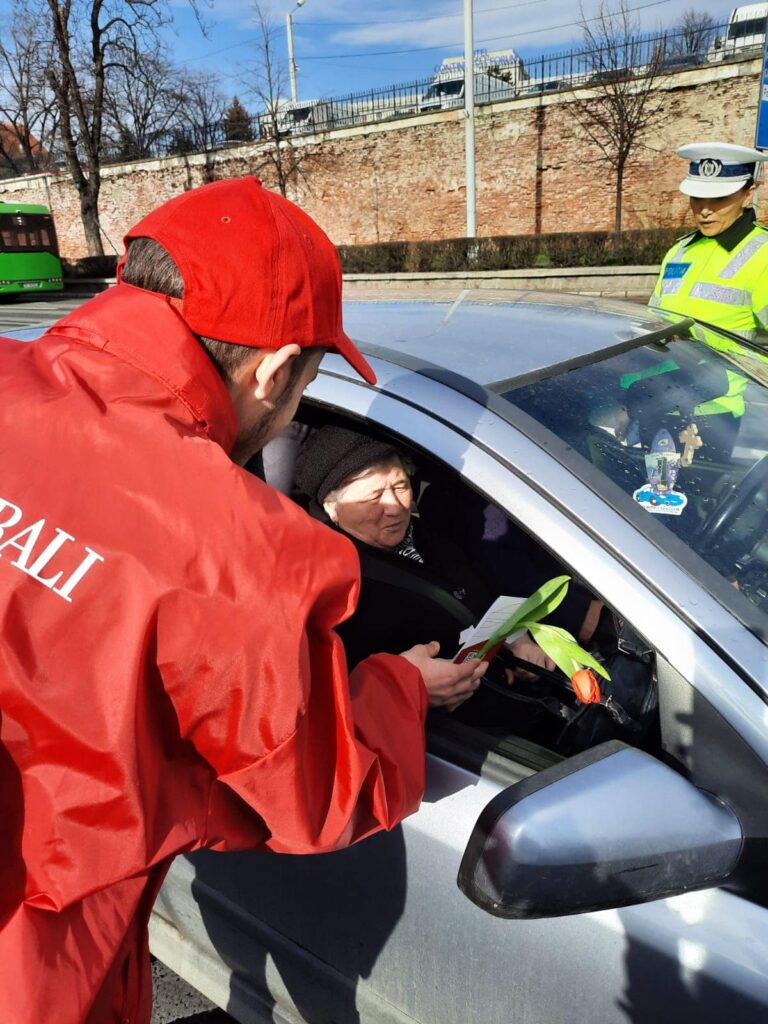 femeile trase pe dreapta în trafic la sibiu - polițiștii le-au oferit flori de 8 martie