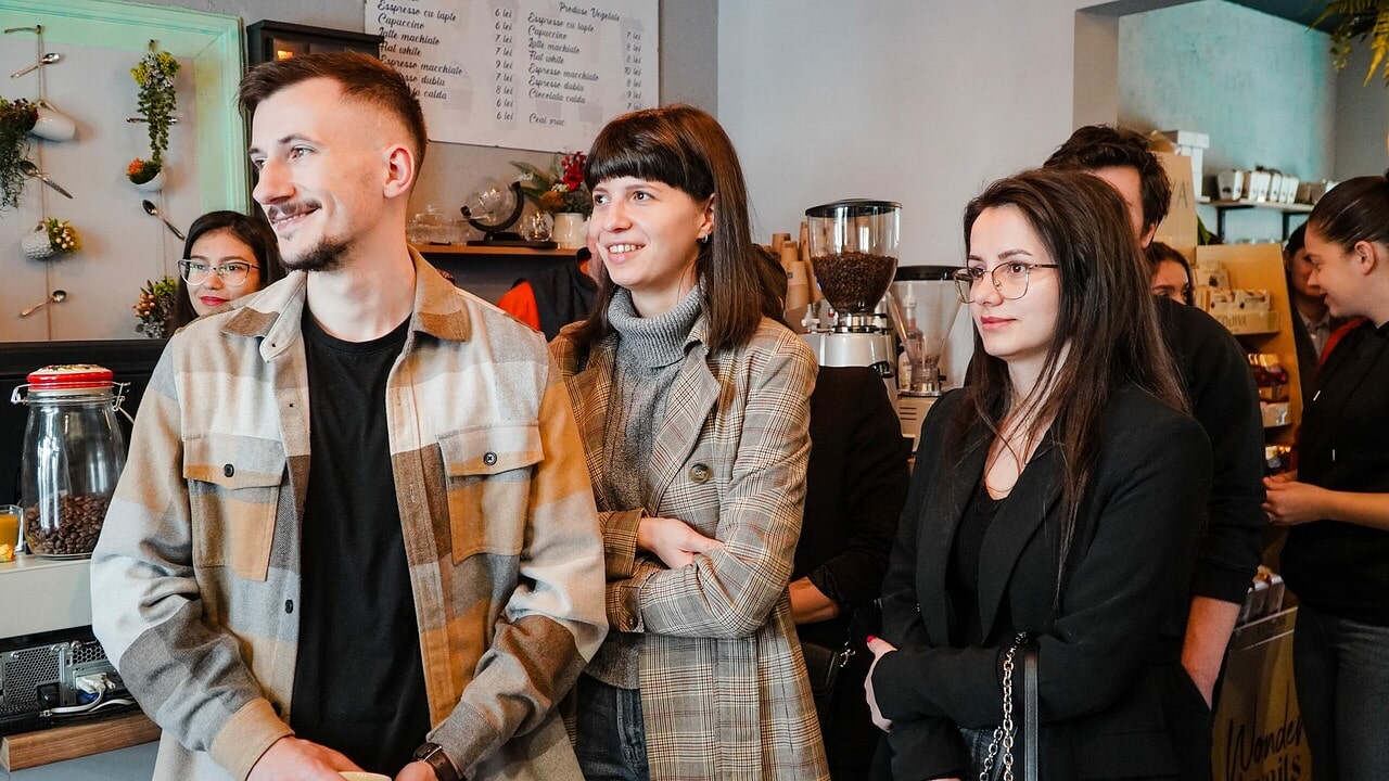 atelier de cafea la sibiu - boabe din columbia și brazilia prăjite „pe loc” la daily optimist de „michelle”, furnizorul casei regale a româniei  video / galerie foto