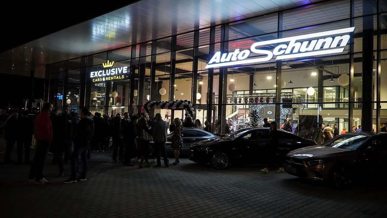 FOTO VIDEO Auto Schunn, 30 de ani de activitate sărbătoriți cu fast - Servicii noi la showroom-ul modernizat din Sibiu