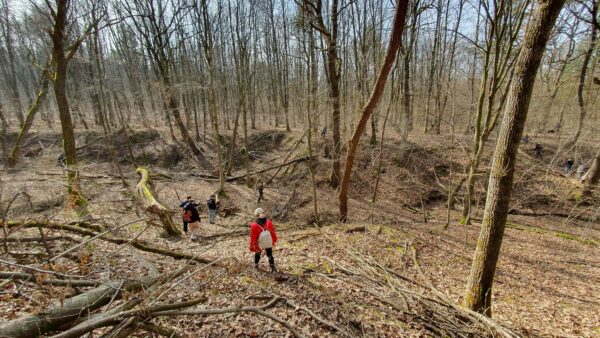foto: mobilizare impresionantă pentru găsirea tinerei dispărute în pădurea dumbrava - patru ore de căutări, dar fără succes - angelika e de negăsit