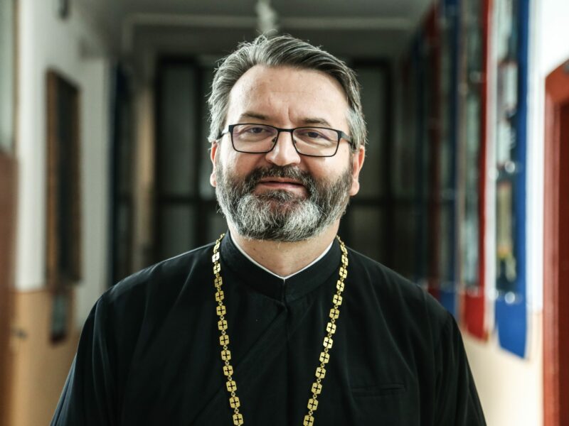 preotul daniel buda are nevoie de 50.000 de euro pentru recuperare - apar semne că decanul de la teologie și-ar reveni