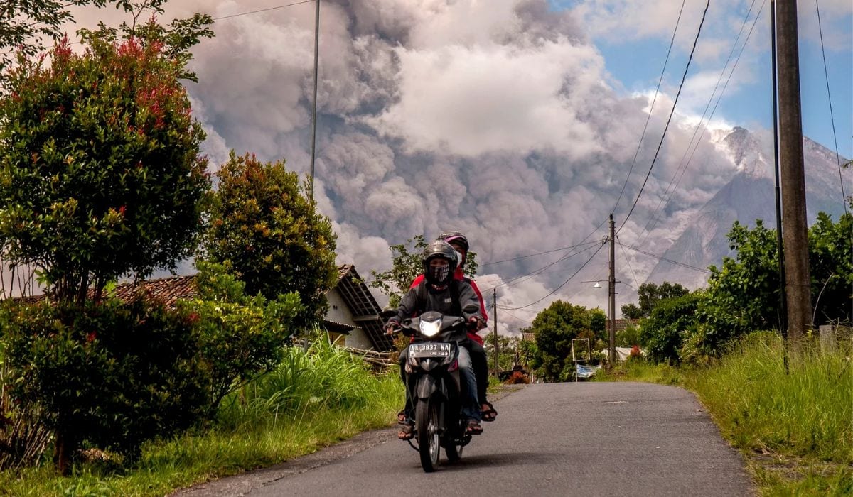 foto a erupt vulcanul merapi din indonezia - imagini spectaculoase cu momentul