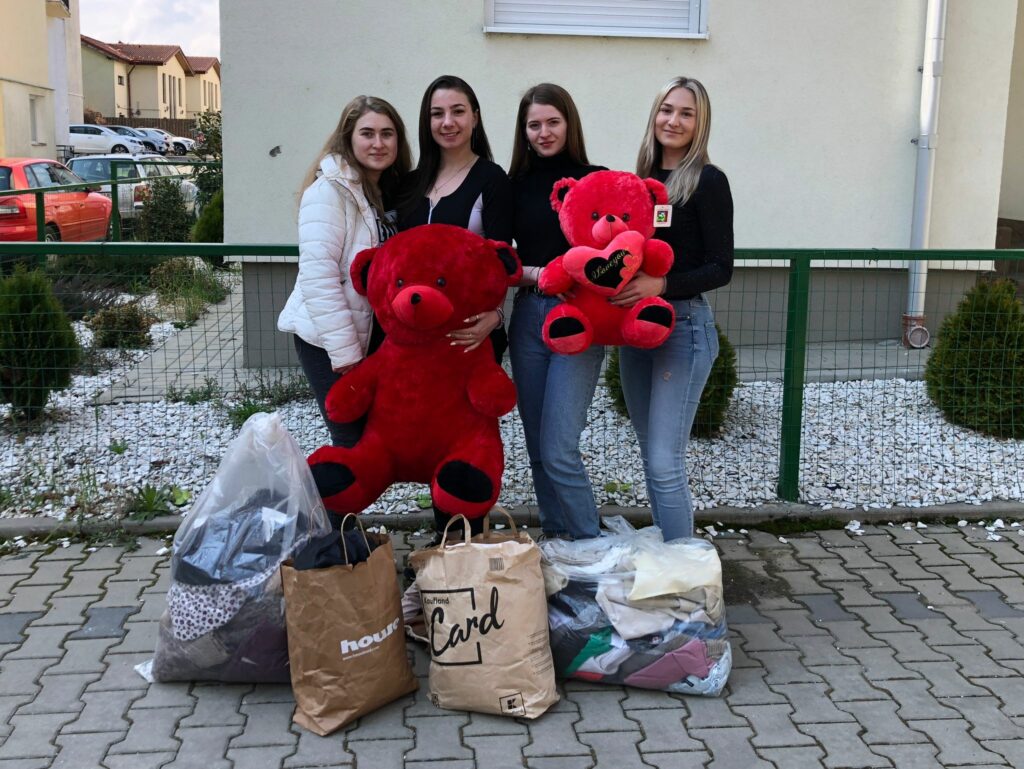 patru studente din sibiu unite pentru o cauză nobilă - strâng bani, haine și jucării pentru 150 de suflete de la casa de copii „sf. iosif”