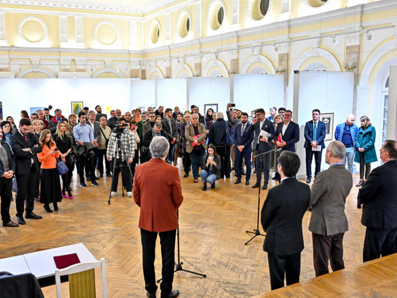 muzeul național brukenthal a deschis la chișinău prima expoziție în limba română - peste 50 de artiști români și-au expus lucrările
