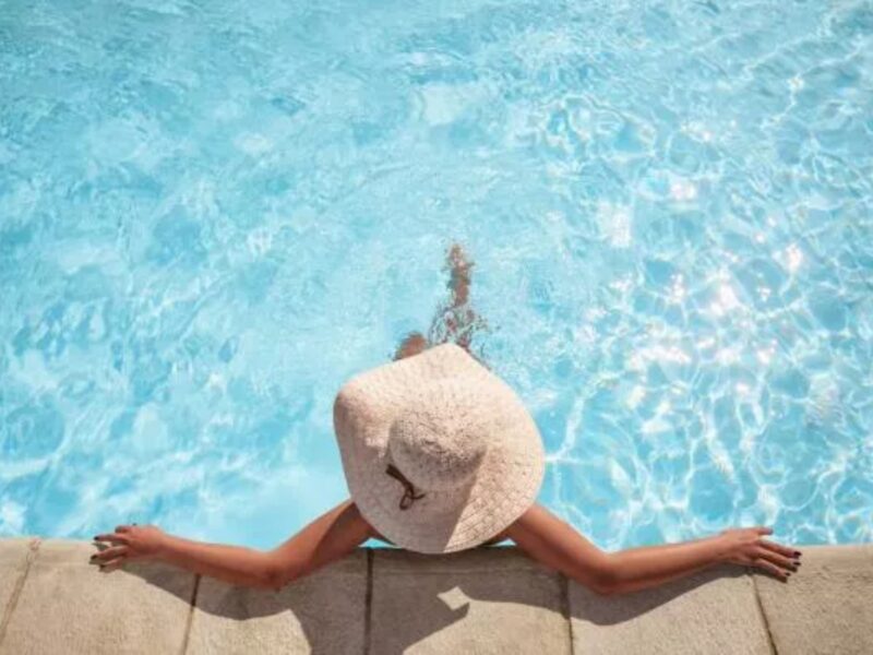 autoritățile din berlin permit înotul topless în piscinele publice