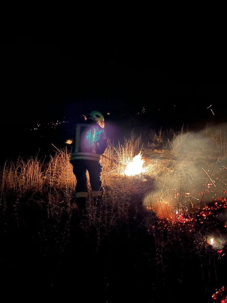 Zeci de hectare de teren afectate de incendii de vegetație în martie - Pompierii sibieni trag un semnal de alarmă