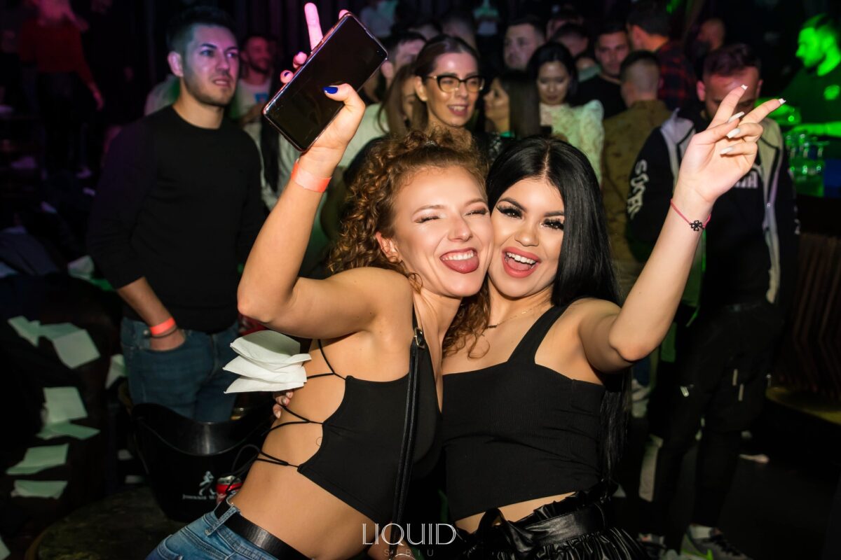 petreceri pe ritmuri balcanice la liquid - distracție la „friday party” și„trapanele”