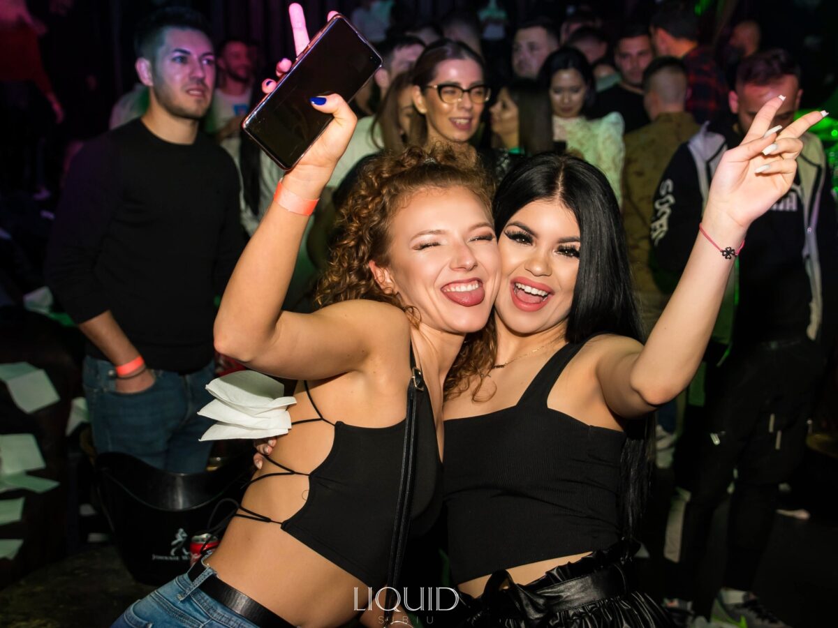 petreceri pe ritmuri balcanice la liquid - distracție la „friday party” și„trapanele”