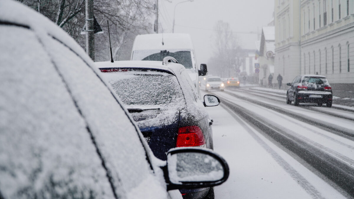 condiții de iarnă în trafic la sibiu - poliția: circulați cu viteză redusă
