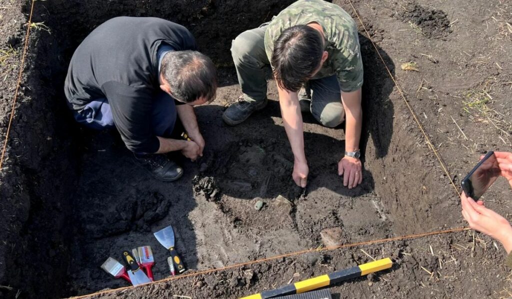 numeroase obiecte din bronz au fost găsite în alba - sunt vechi de peste 3.000 de ani