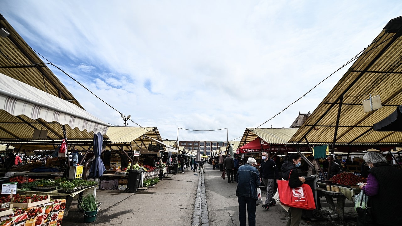 proiect de regenerare urbană a zonei pieței cibin - piață modernă, parcare supraetajată, terasă, restaurant și străzi reamenajate