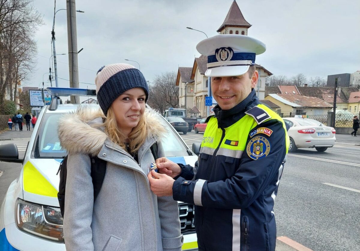 foto video razie în trafic la sibiu - șoferițe trase pe dreapta și ”amendate” cu mărțișoare