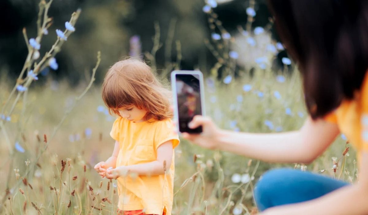 țara europeană care vrea să interzică pozele cu copii pe reţelele de socializare - „afectează grav demnitatea”