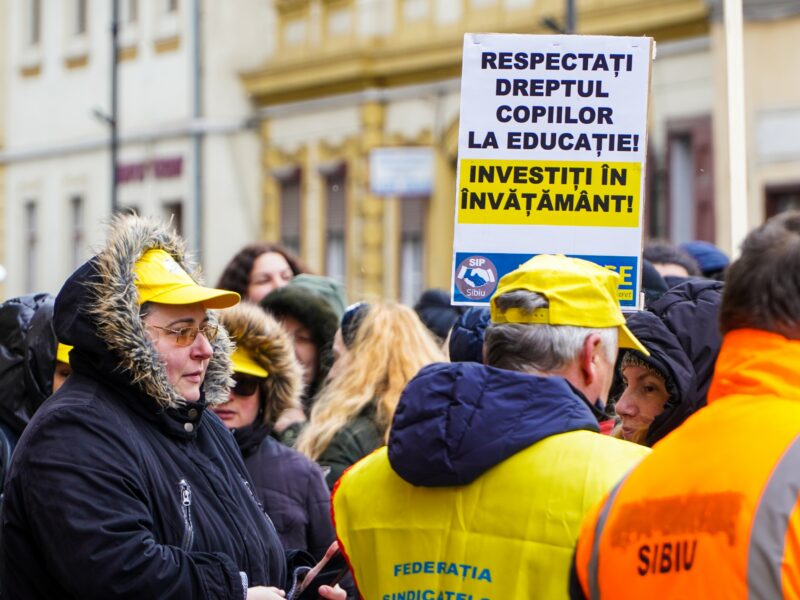 nou protest al profesorilor în fața prefecturii sibiu - se întâmplă vineri dimineață