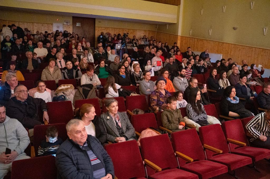 Număr impresionant de participanți la spectacolul de Ziua Mamei de la Sala Traube din Mediaș