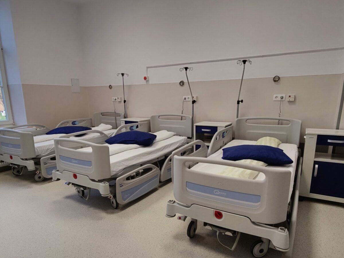 cresc cazurile de covid la sibiu - spitalul județean suplimentează paturile - peste 40 de persoane internate