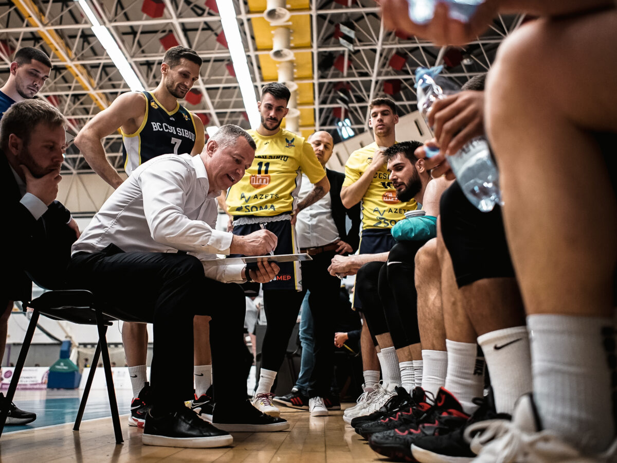 sibiul pierde clar primul joc al semifinalei - oradea s-a impus cu 94-61