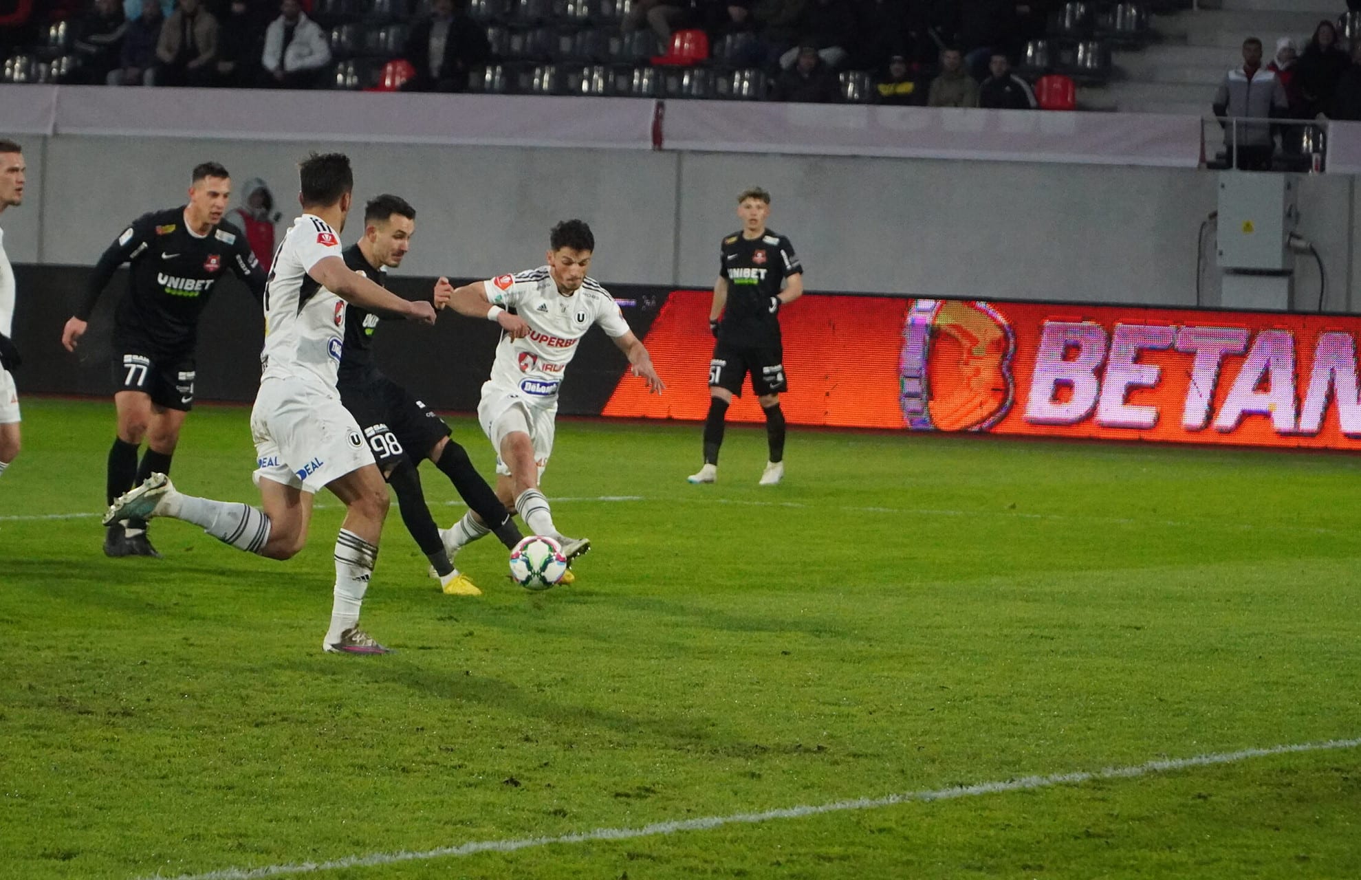 video foto fc hermannstadt părăsește cupa - băieții lui măldărășanu au condus la pauză, dar u cluj a întors rezultatul