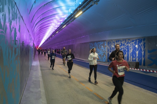 foto tunel special pentru bicicliști și pietoni - este cel mai lung din lume