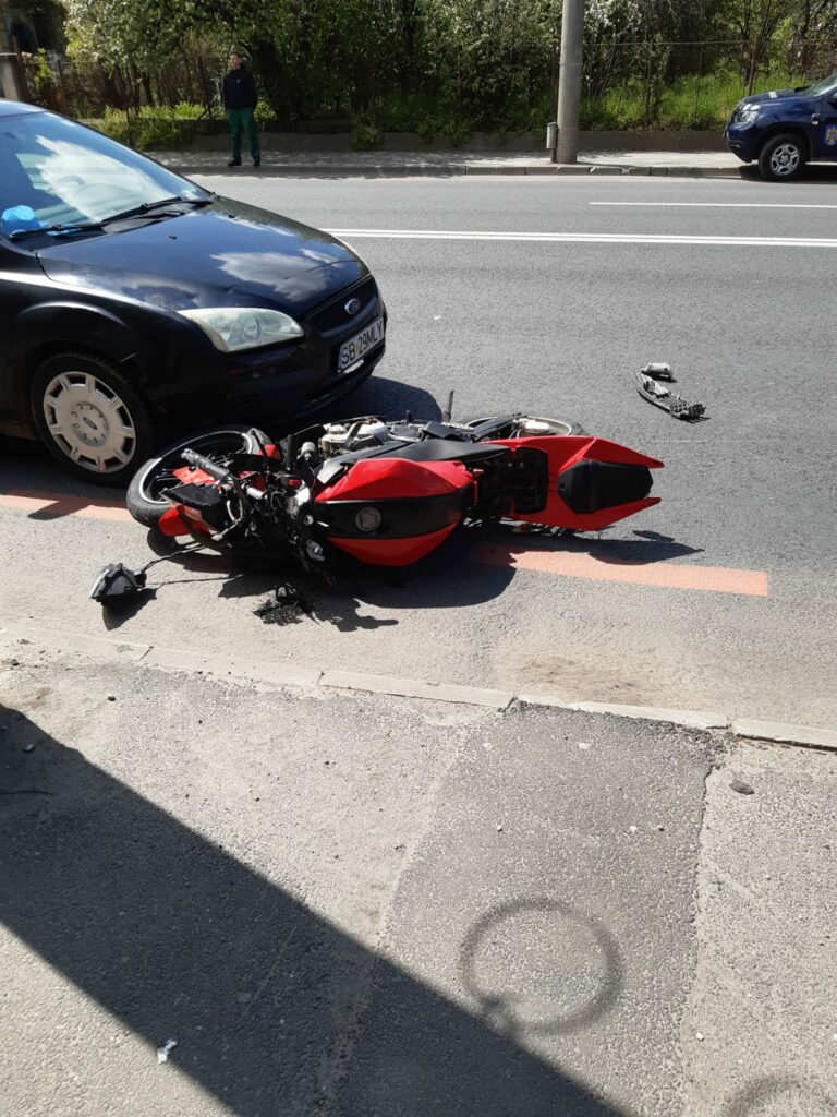 update video motociclist implicat într-un accident pe strada bâlea - traficul este blocat