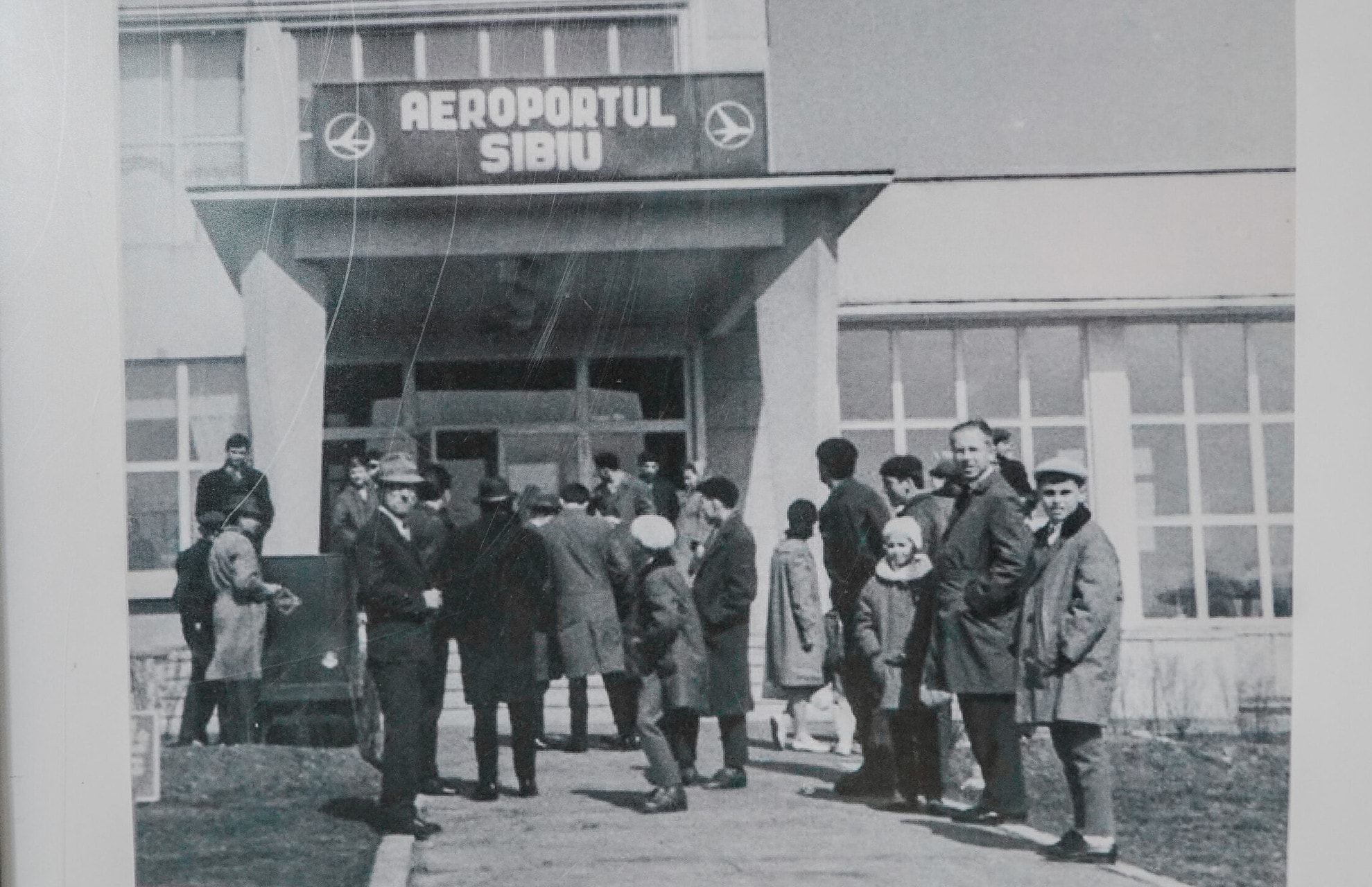 Vechiul terminal al aeroportului din Sibiu va fi demolat - Director: „Aici s-a scris istoria transportului aerian sibian”