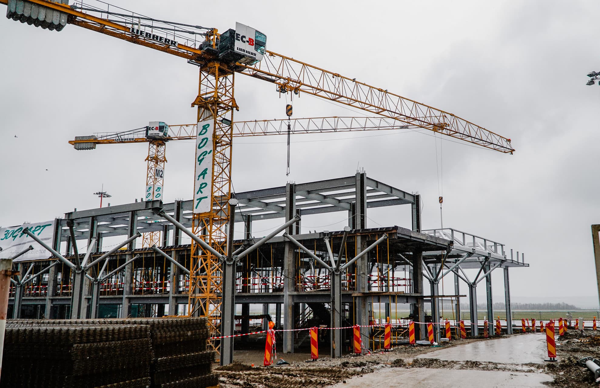 Vechiul terminal al aeroportului din Sibiu va fi demolat - Director: „Aici s-a scris istoria transportului aerian sibian”