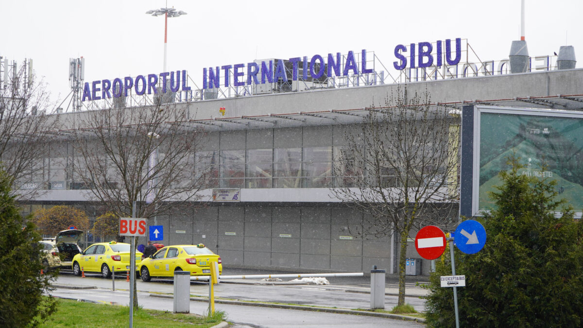 aeroporul din sibiu pierde teren în fața celui din brașov. pasageri mai mulți, zboruri mai puține