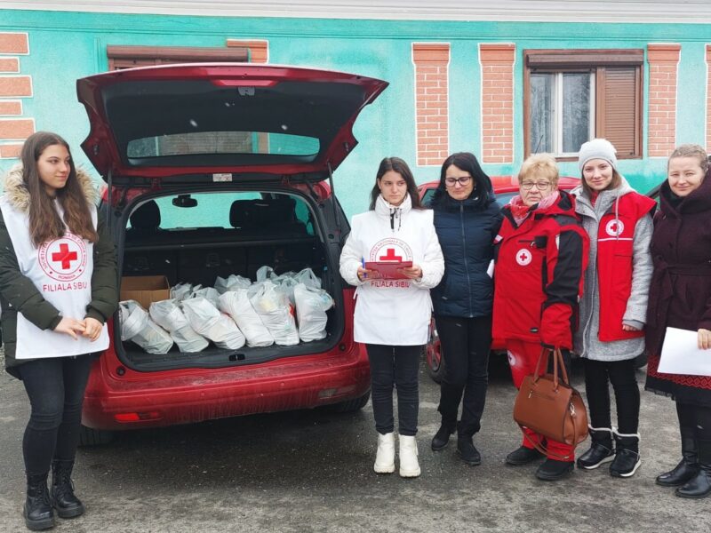 crucea roșie sibiu alături de familiile vulnerabile de paște - au fost distribuite 1,6 tone de alimente