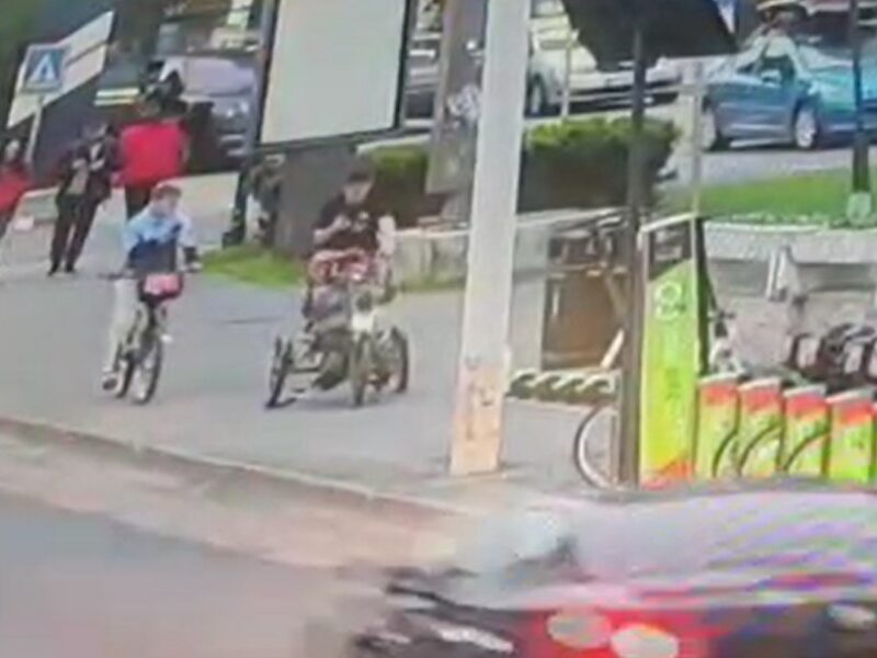 copil amendat la sibiu pentru că s-a plimbat cu tricicleta pentru persoane cu dizabilități