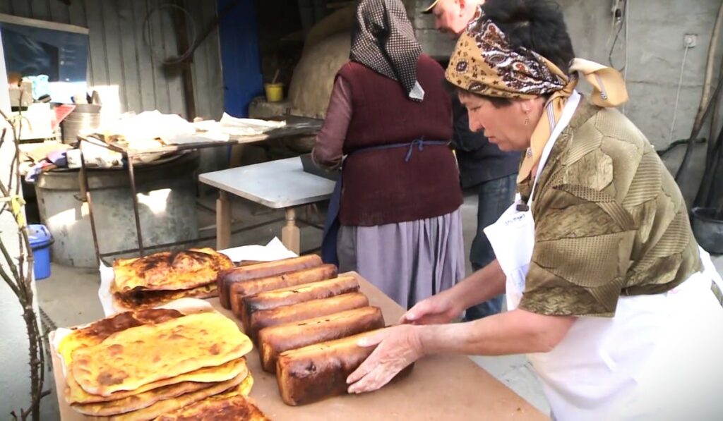 Cozonacii tradiționali rezistă la Sibiu în fața trend-ului celor cu fistic. Cofetarii dezvăluie motivele pentru care cei clasici sunt totuși preferați