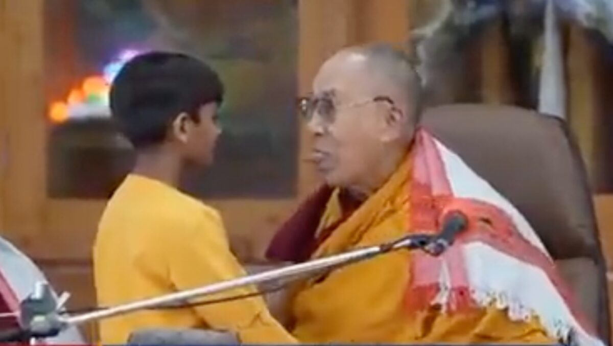 video: dalai lama, filmat când sărută un copil și îi spune să îi „sugă limba”