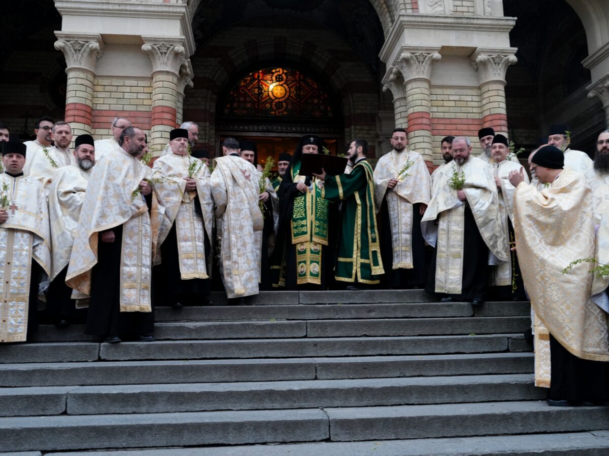 foto: credincioșii din sibiu au participat la procesiunea de florii la catedrala mitropolitană