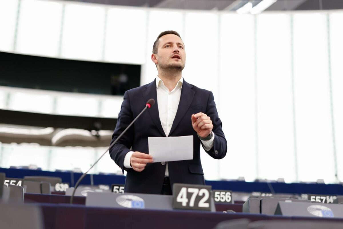 eurodeputatul verzilor europeni, nicu ștefănuță: ”în urma sesizării la comisia europeană, românii nu mai sunt controlați a doua oară în aeroportul din viena” (c.p)